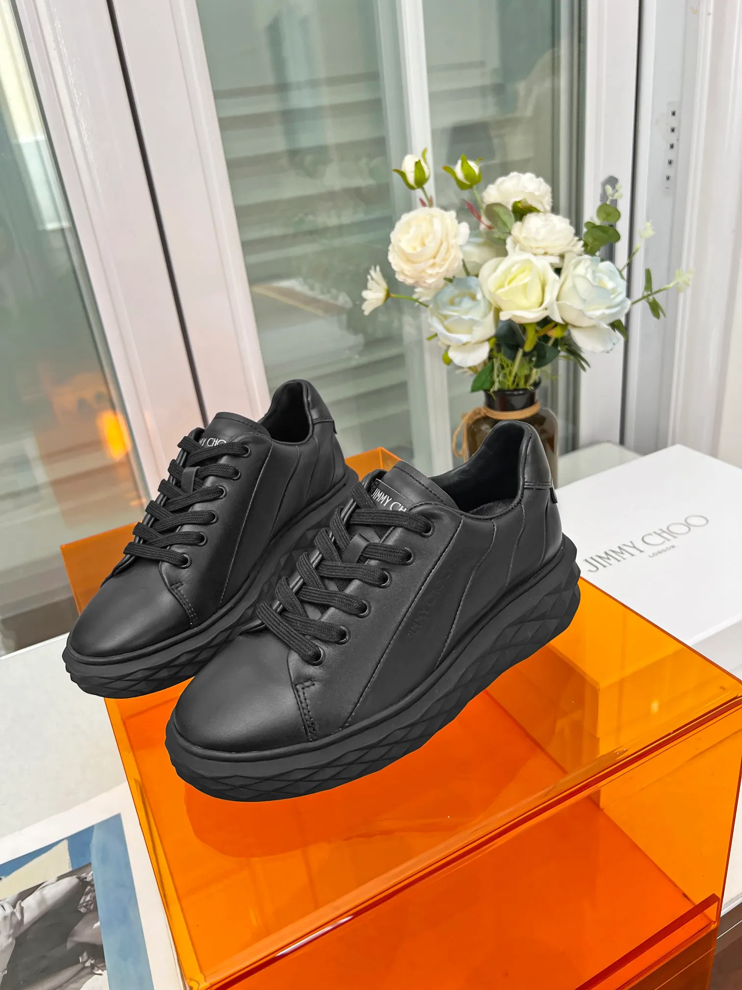 👟👟Ex-factory price 560👟👟 (splicing) Jimmy choo Jimmy Choo 2024 spring and summer Jc new Diamond A new series of sports shoes🔥The uppers are made of original imported cowhide stitching🎵The soles are made of brand elements to prevent diamond multi-faceted cutting to create a three-dimensional sense💥The gradually thinner and thicker design of the soles makes the shoes more comfortable on the feet without the slightest sense of oppression🌹A fashionable, comfortable, versatile and luxurious Diamond sports shoe is worth owning🧚‍♀️ Fabric: Original imported top layer 🐂cowhide Lining: Imported🐑Sheepskin Feet: Original injection molded 🐑 Sheepskin Outsole: Original glass glue combined sole Size: 34-41 (custom-made sizes 34.41 are non-refundable)